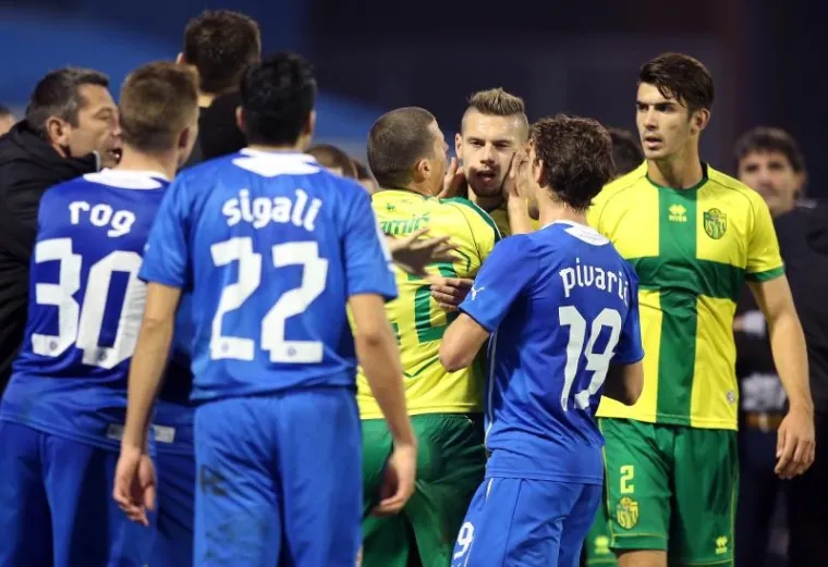 Pred malobrojnim gledateljima na Maksimiru nogometa&scaron;i Dinama su u 16. kolu domaće lige pobijedili Istru s 1:0