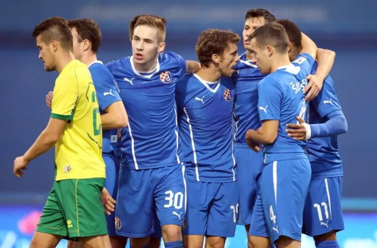 Pred malobrojnim gledateljima na Maksimiru nogometa&scaron;i Dinama su u 16. kolu domaće lige pobijedili Istru s 1:0