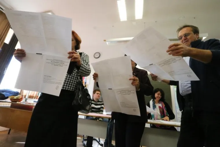 Građani  Splita iza&scaron;li na birali&scaron;ta i ostali zbunjeni veličinom i izgledom izbornih lista