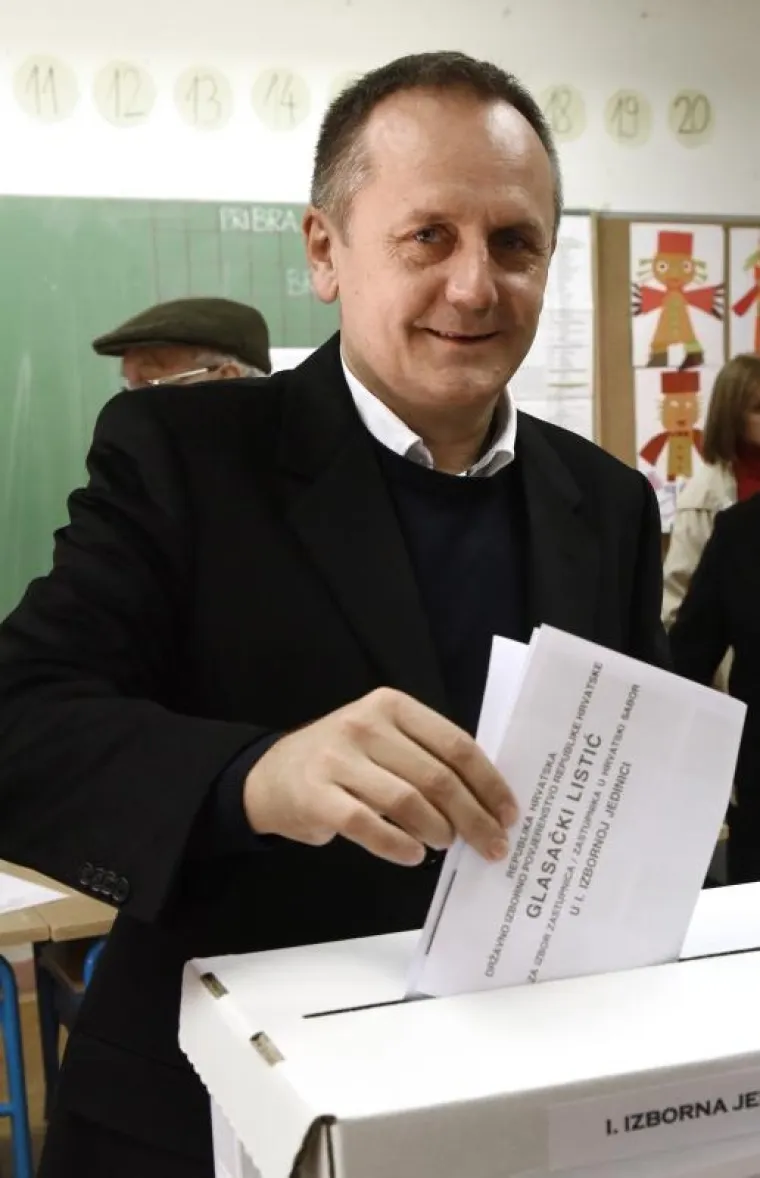 Na glasovanje je došao Drago Prgomet iz stranke Most nazavisnih lista.