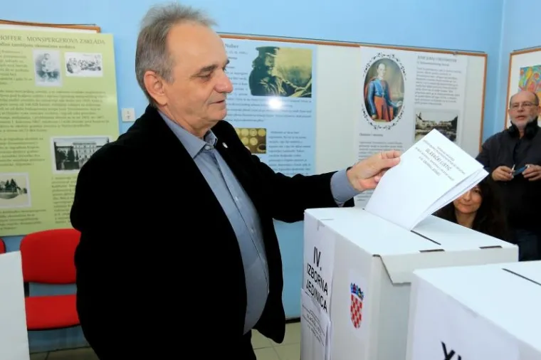 Čelnik HDSSB-a  Branimir Glavas iza&scaron;ao je na izbore.