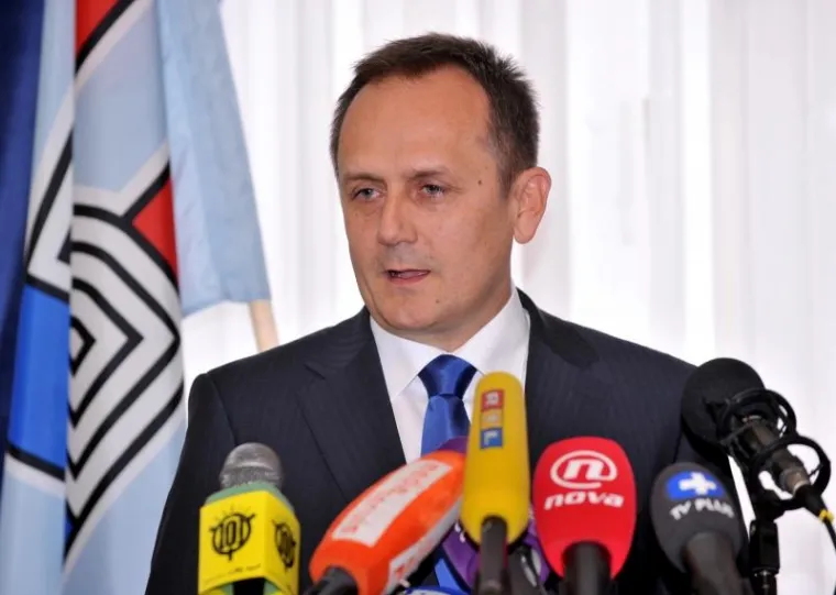 U HDZ-u je bio od 1996.. U saborskim klupama je sjedio od prosinca 2003. do svibnja 2006. godine.