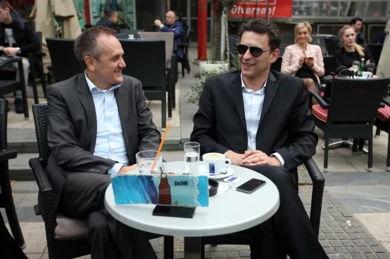 U svibnju je Prgomet osnovao Hrvatsku inicijativu za dijalog (HRID) i već tada poručio da razgovara s brojnim političkim opcijama, a da su razgovori s MOST-om vrlo ozbiljni. U rujnu je pala odluka da biv&scaron;i zamjenika &scaron;efa HDZ-a na parlamentarne izbore ide s MOST-om nezavisnih lista na čelu s mladim psihijatrom Božom Petrovom.