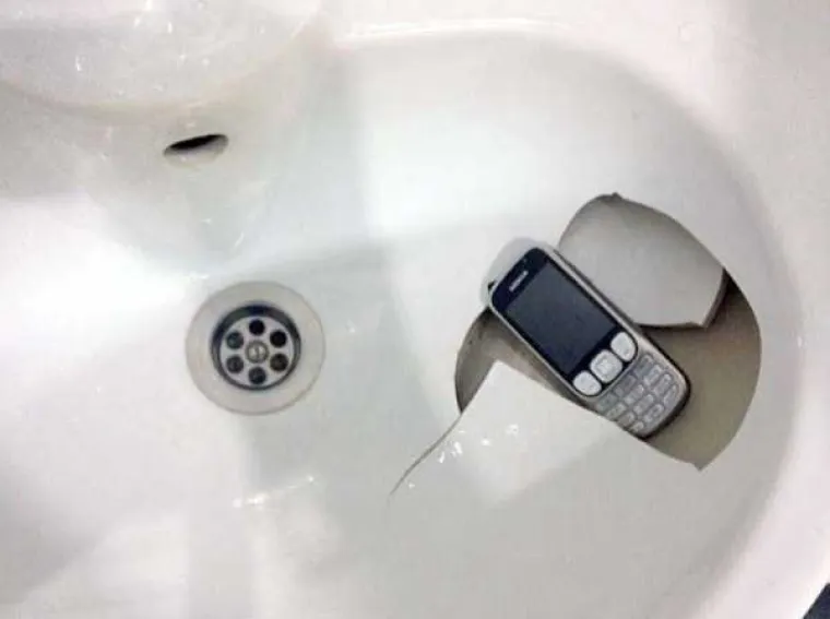 KAD VAS NEĆE I NEĆE: Poderane najlonke možda su znak da trebate ostati doma