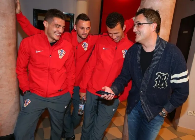 MANDŽO JARANE, MOŽE SELFI: Onaj trenutak kad Vatreni dođu u kazalište