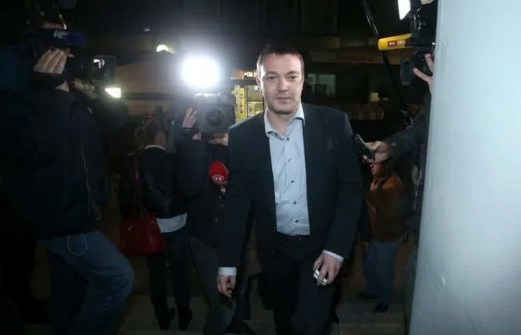 KRENUO LOV NA ZASTUPNIKE: SDP-ovci se okupili u središnjici