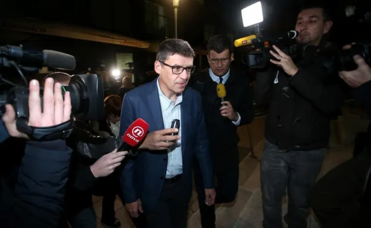 KRENUO LOV NA ZASTUPNIKE: SDP-ovci se okupili u središnjici