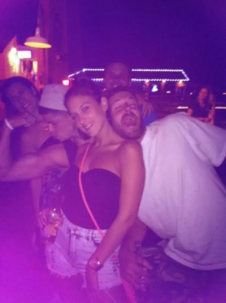 Ne, to nije njezina ruka.