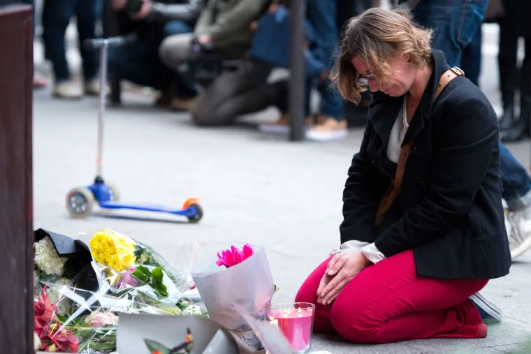 Parižani se opra&scaron;taju od svojih sugrađana koji su poginuli u terorističkom napadu