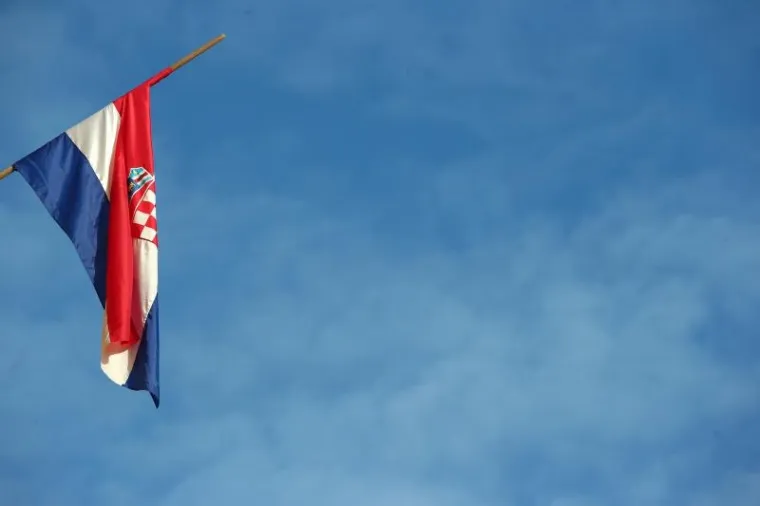Hrvatska minutom šutnje odala počast poginulima u Parizu
