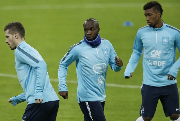 Francuska reprezentacija odradila je sinoć trening na Wembleyu pod punom paskom policije i anti-teroriskičkih jedinica