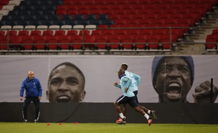 Francuska reprezentacija odradila je sinoć trening na Wembleyu pod punom paskom policije i anti-teroriskičkih jedinica