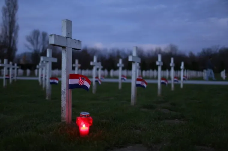 U Vukovaru je započelo obilježavanje sutrašnjeg Dana sjećanja na tragediju Vukovara i 24. obljetnicu stradanja grada.
