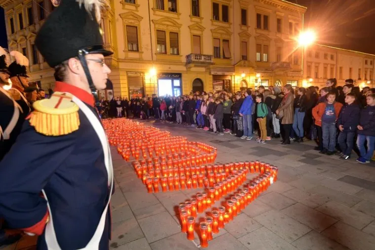 Svijeće za Vukovar na varaždinskom korzu.