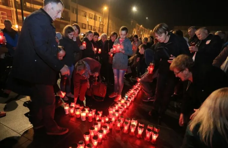 Građani diljem Hrvatske zapalili svijeće povodom obljetnice pada Grada Heroja