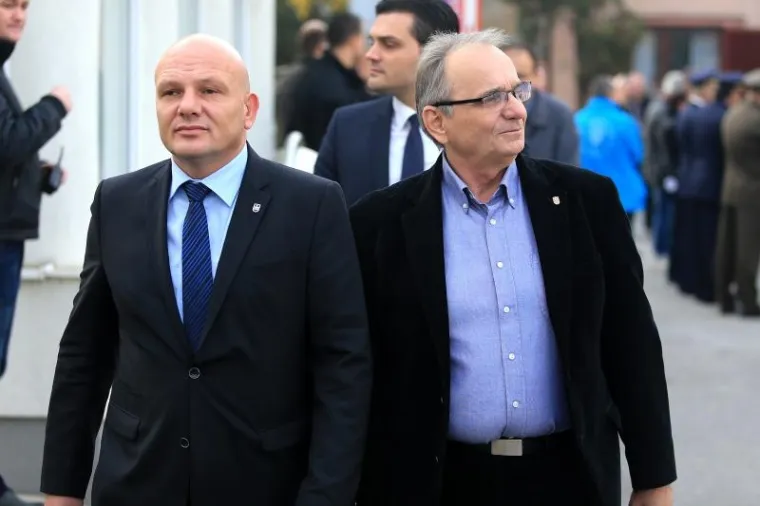 Kolonom sjećanja od vukovarske bolnice do Memorijalnog groblja građani, sporta&scaron;i, političari... odali su počast Gradu Heroju, njegovoj žrtvi i stanovnicima tog grada. (Branimir Glava&scaron;)