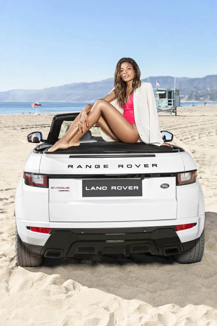 UOČI AMERIČKE PREMIJERE: Moneypenny isprobala Range Rover Evoque Convertible na plažama Santa Monice