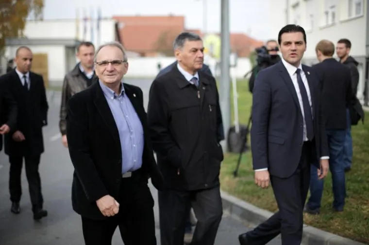 U Koloni sjećanja ove godine 15.000 ljudi odavalo počast palim borcima i civilima