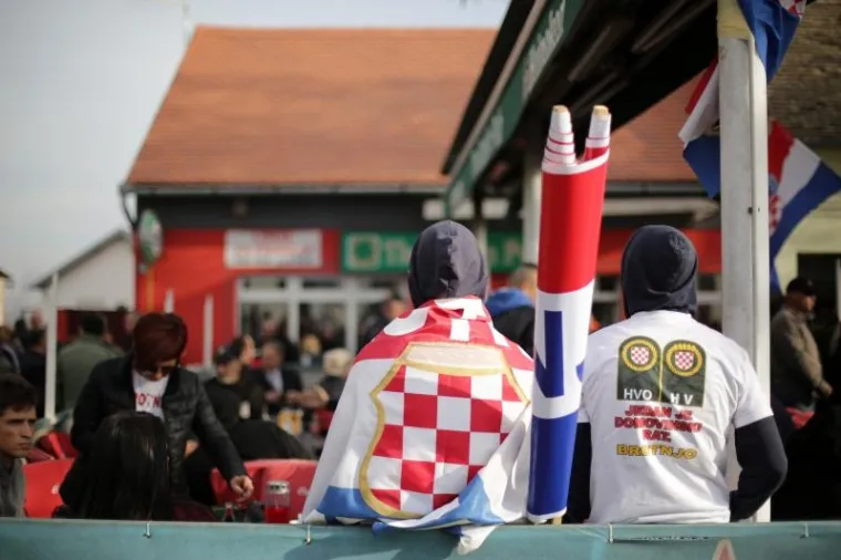 U Koloni sjećanja ove godine 15.000 ljudi odavalo počast palim borcima i civilima