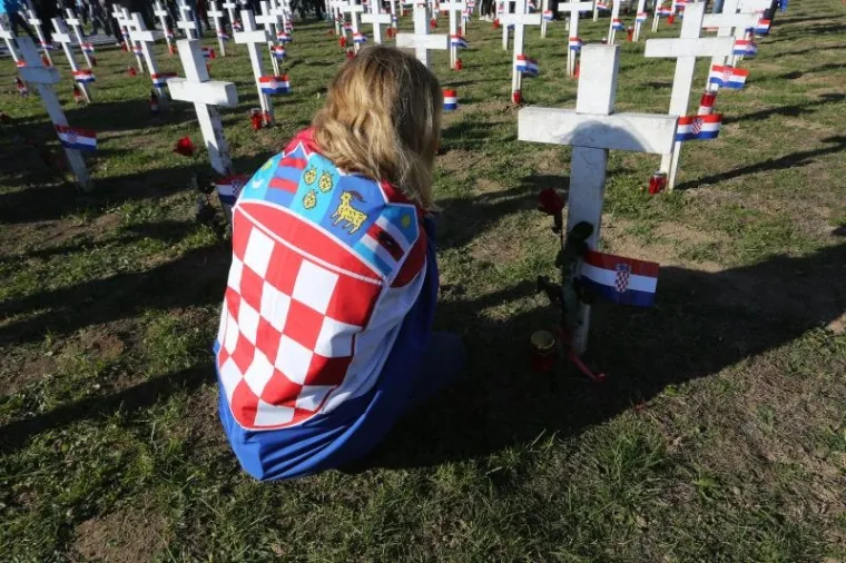 U Koloni sjećanja ove godine 15.000 ljudi odavalo počast palim borcima i civilima