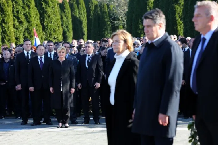 U Koloni sjećanja ove godine 15.000 ljudi odavalo počast palim borcima i civilima