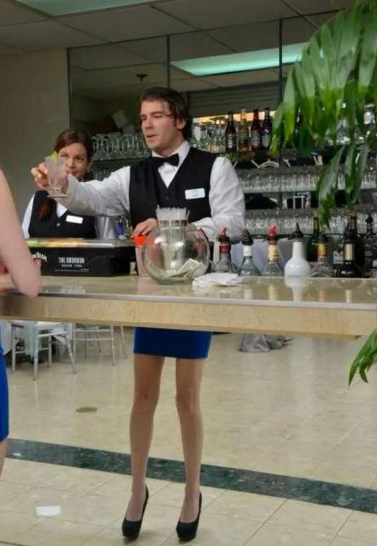 NISU PAZILI: Poku&scaron;ali ispasti face na fotkama, ali odao ih odraz