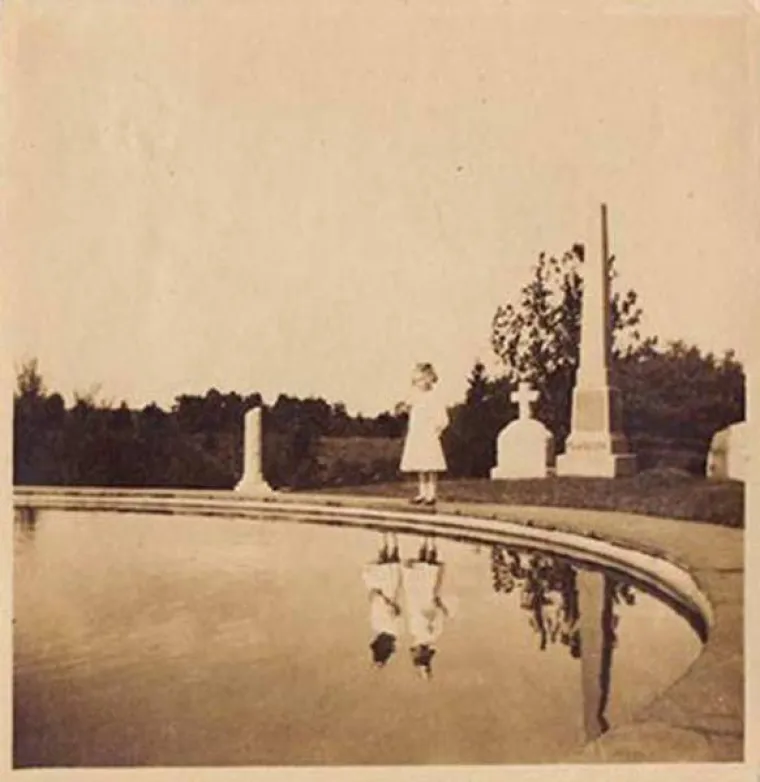 Jeziva je spoznaja da slike iz galerije nisu prizori iz horora već iz stvarnog života!