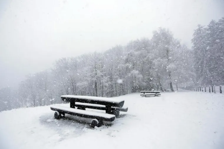 Snijeg zabijelio Hrvatsku, pogledajte fotografije koje nam &scaron;aljete