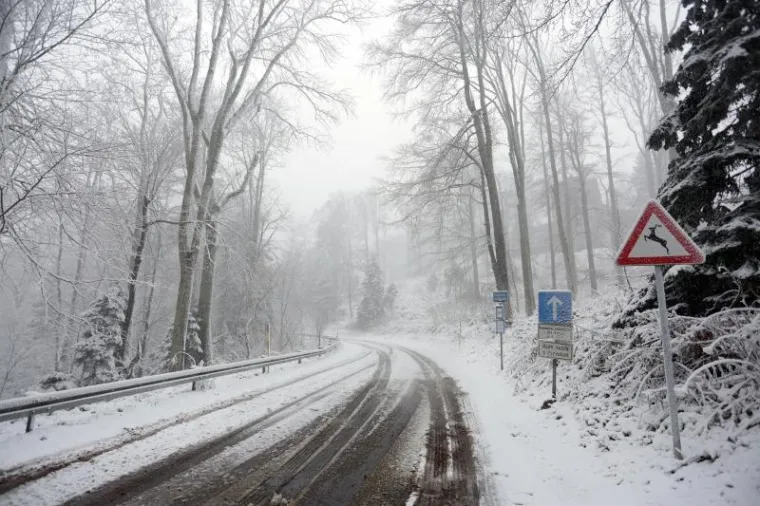Snijeg zabijelio Hrvatsku, pogledajte fotografije koje nam &scaron;aljete