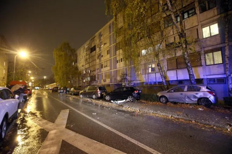 Vozač je zbog skliske ceste izgubio nadzor nad automobilom.