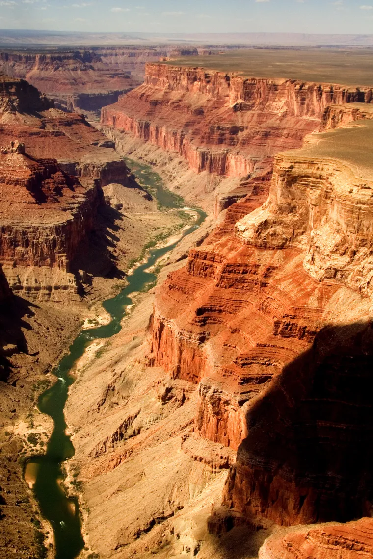 Grand Canyon ( na jeziku Hopi Indijanca Ongtupqa) je klanac veoma strmih litica koji je milijunima godina dubila i izdubila rijeka Colorado u američkoj saveznoj državi Arizoni, 