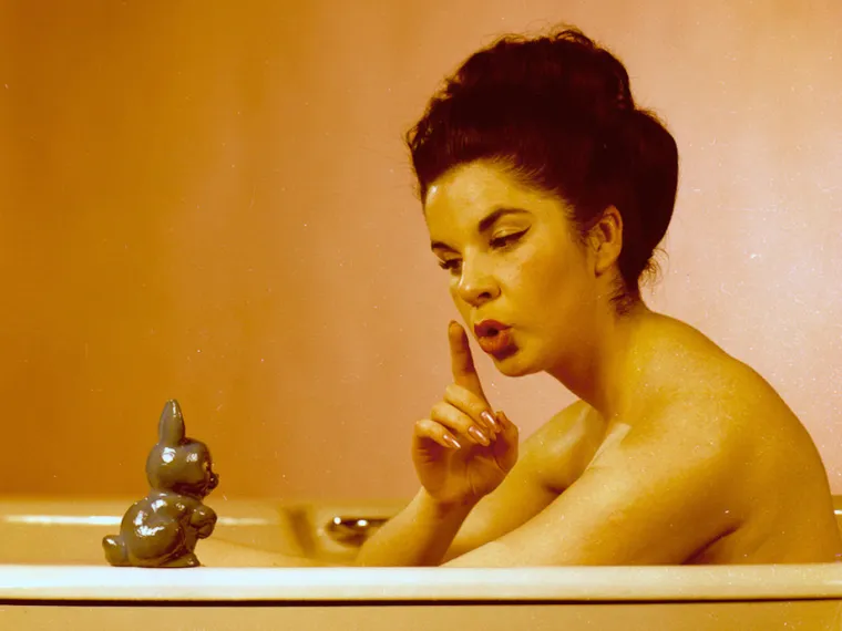 Posao modela nekad je bio malo drugačiji nego danas. Poze u kojima su se manekenke našle znale su biti stvarno pomaknute i bizarne, a u galeriji smo okupili neke od njih.