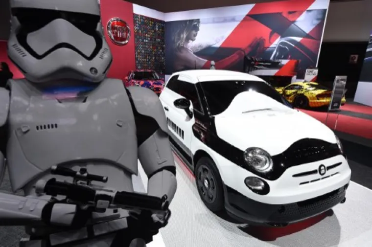 Fiat 500e na sajmu automobila u Los Angelesu "obučen" je u odijelo Stormtroopera, poznatog vojnika iz serije filmova Ratovi Zvijezda.