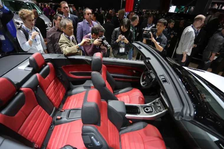Svi su htjeli vidjeti unutra&scaron;njost Range Rover Evoque SUV-a