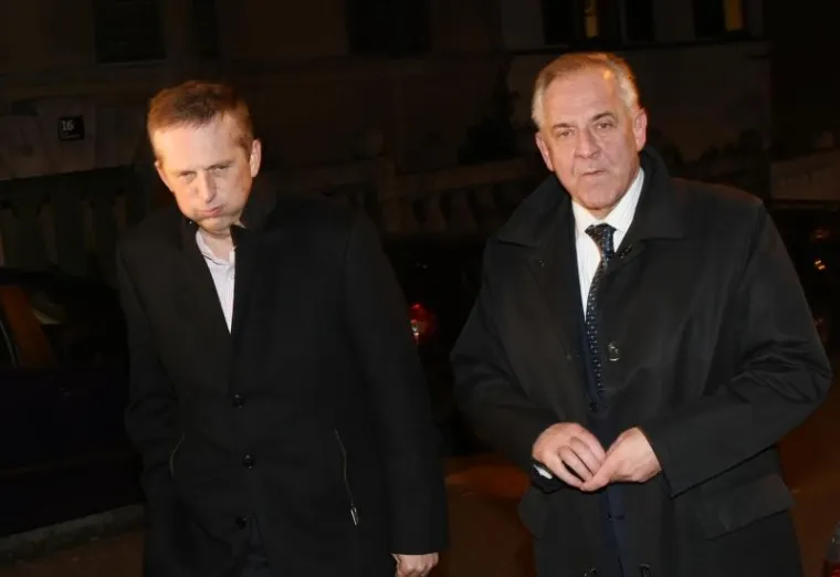 Nakon &scaron;to je pu&scaron;ten iz Remetinca, Ivo Sanader je pje&scaron;ice stigao doma u zagrebačku Kozarčevu ulicu.