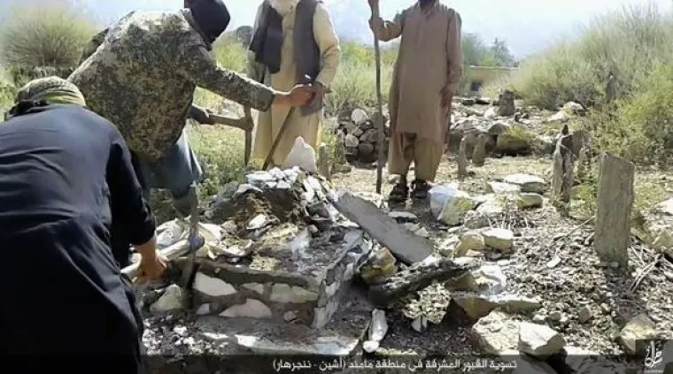 Uništavanje grobova u Afganistanu.