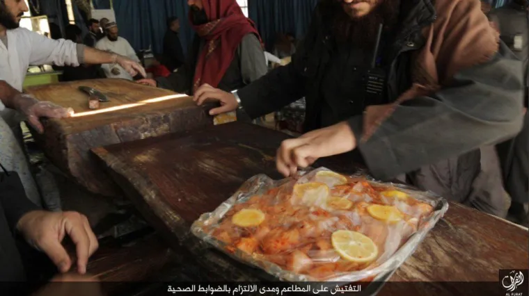 Sanitarna inspekcija bez za&scaron;titnih rukavica.