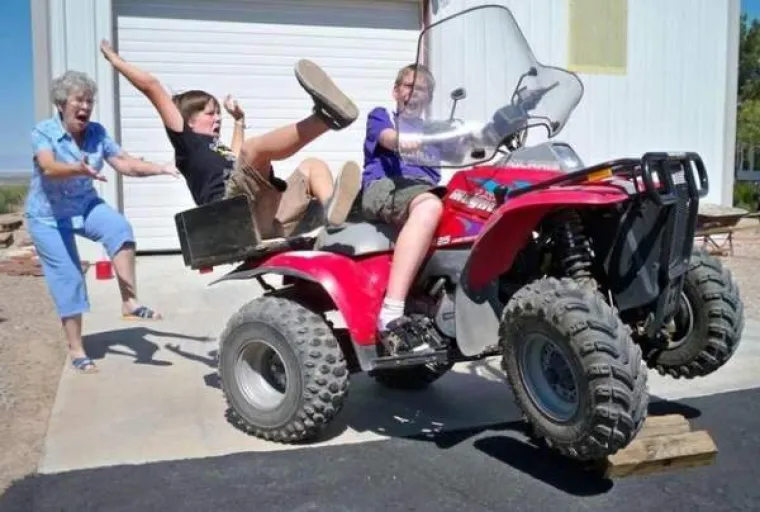 Na svim fotografijama koje smo vam okupili u fotogaleriji nalaze se ljudi u vrlo stresnim situacijama. Kako se nose s tim stresom, svakako pogledajte u nastavku. Jedno je sigurno - trebat će im rezervno donje rublje!