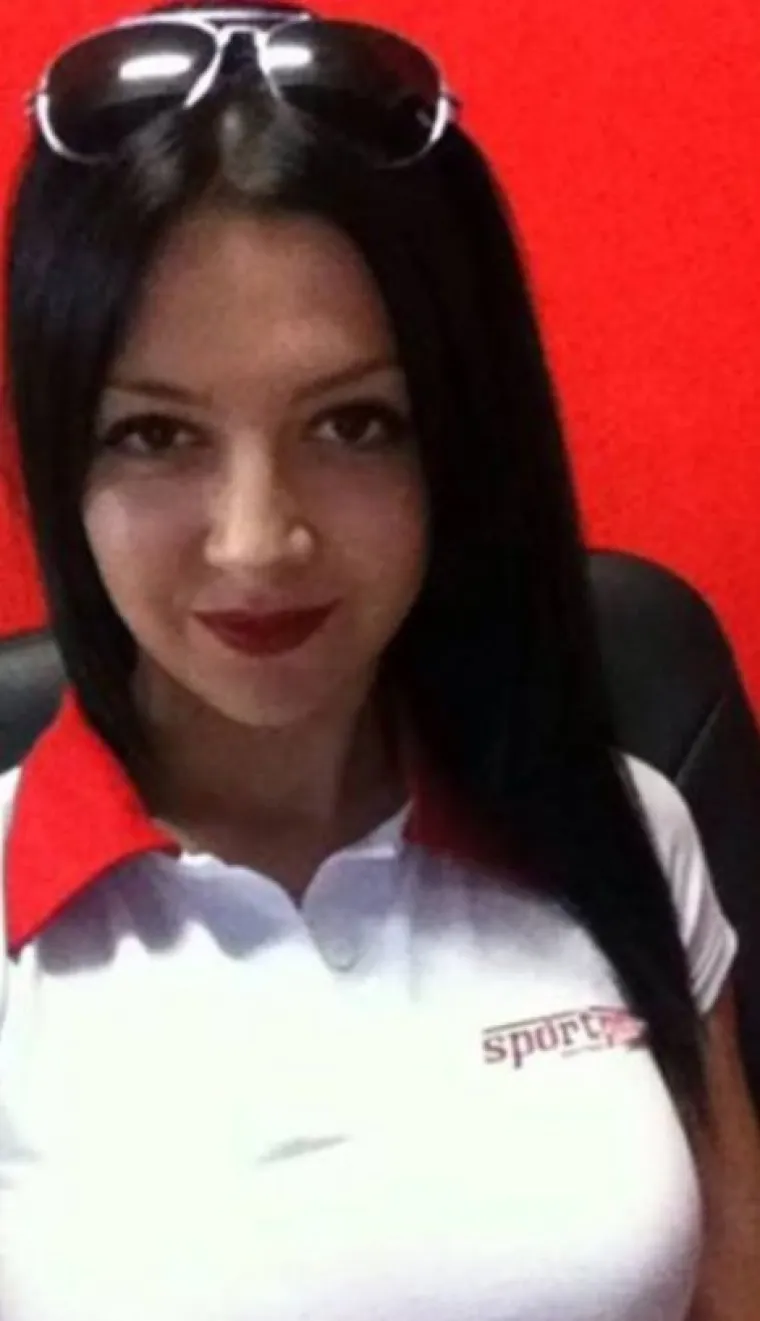 Ako se pitate za&scaron;to va&scaron; muž ili dečko provodi toliko vremena u kladionici, možda nije kockar, možda je jednostavno ženskar :D Naravno, &scaron;alimo se, ali ima stvarno onih koji odlaze u kladionice gledati zgodne djevojke. Čak postoje i Facebook stranice koje objavljuju najzgodnije djelatnice kladionica, a u galeriji možete vidjeti neke od njih.