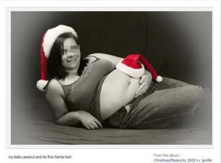 Jedan od načina na koje trudnice žele pokazati kako su sretne svojim drugim stanjem jest slanje čestitki sa svojim likom. &Scaron;to se dogodi kada se spoje trudnoća, blagdani i neukus, svakako provjerite u galeriji.