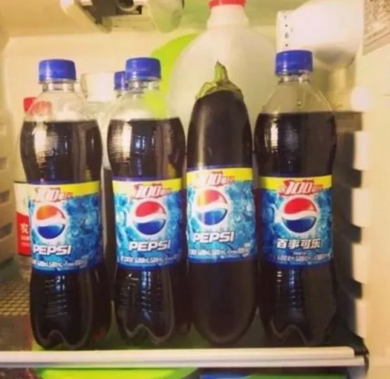 U galeriji smo okupili klasične primjere igre izbaci uljeza. Primjerice, na ovoj slici se među boce ugnijezdio jedan patlidžan. Možete li pronaći uljeze i na drugim fotkama? Svakako poku&scaron;ajte!