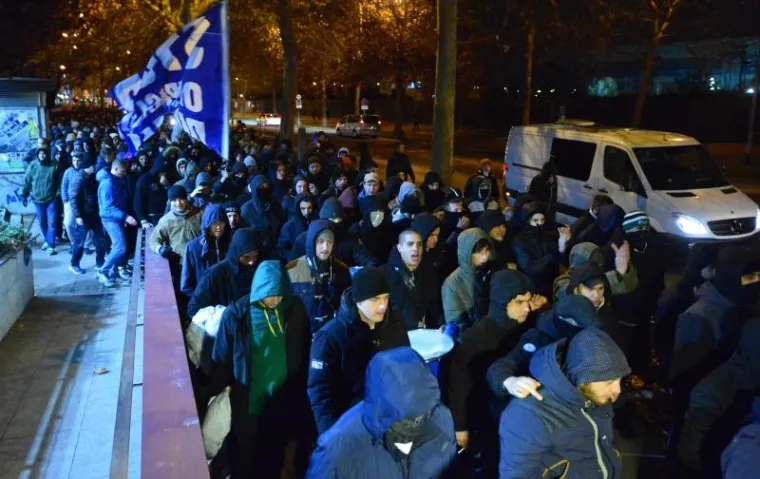 Nakon okupljanja Bad Blue Boysa na Ružmarinki krenuli su u prosvjednoj koloni prema Ministarstvu znanosti, obrazovanja i sporta. Tražili su raspuštanje svih tijela u klubu te sankciju za krivce. Navijači su na nosili transparent Sloboda Dinamu, a na prosvjed su se odlučili nakon uhićenja izvršnog predsjednika kluba Zdravka Mamića.