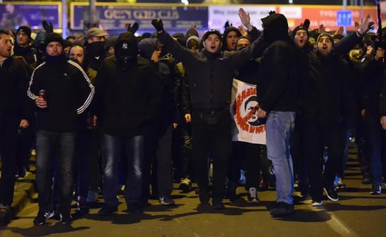 Nakon okupljanja Bad Blue Boysa na Ružmarinki krenuli su u prosvjednoj koloni prema Ministarstvu znanosti, obrazovanja i sporta. Tražili su raspuštanje svih tijela u klubu te sankciju za krivce. Navijači su na nosili transparent Sloboda Dinamu, a na prosvjed su se odlučili nakon uhićenja izvršnog predsjednika kluba Zdravka Mamića.