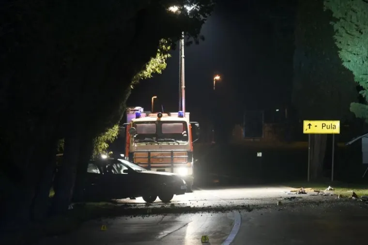 PROVOD ZAVR&Scaron;IO KOBNO: Automobil s osam djevojaka sletio s ceste