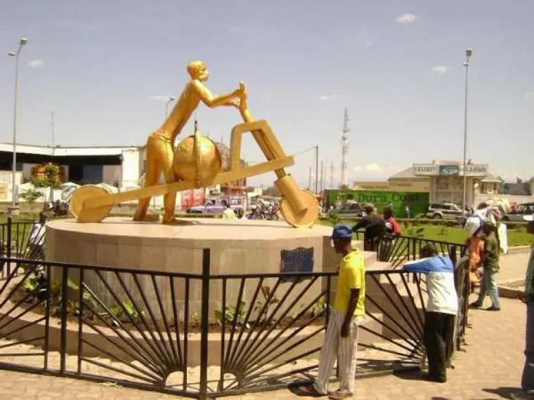 Afrika opasno konkurira za najbizarniji kontinent! Može li se nositi s Rusima, Amerima i Japancima?