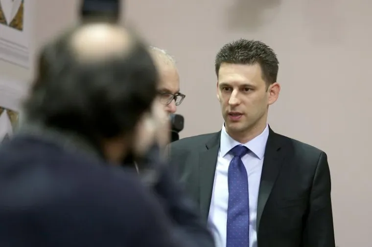 Naravno, bio je ondje i najtraženiji čovjek u državi proteklih tjedana Božo Petrov.