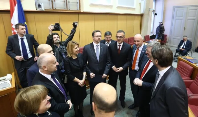 Jedno malo koalicijsko kolo.