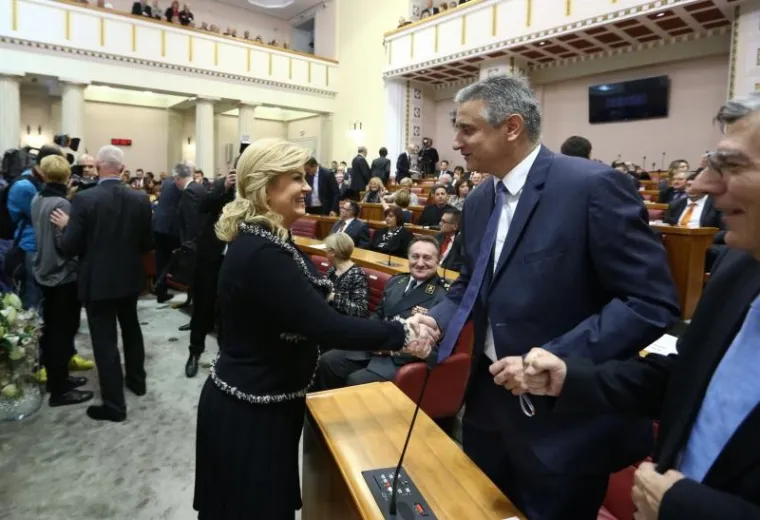 ... i mnogo srdačniji prilikom rukovanja s Tomislavom Karamarkom.