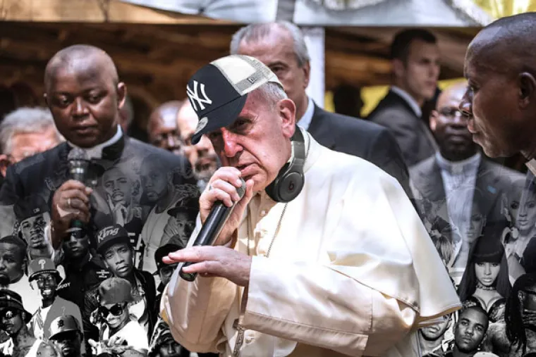 Papa Franjo drži mikrofon kao reper pa je dobio i takav tretman