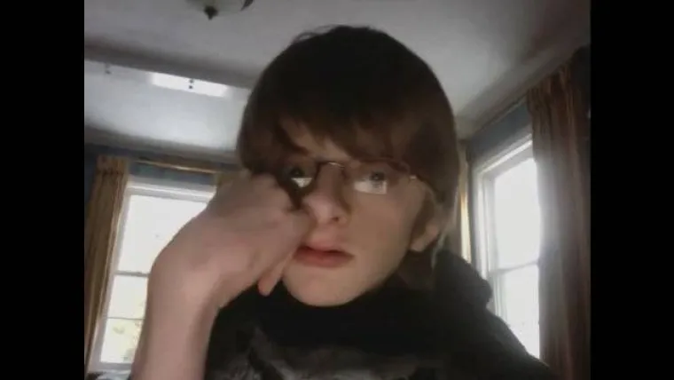 Josh Werner može ugurati  5.7 centimetara svog prsta u nos.